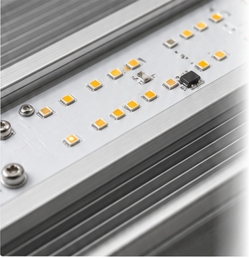 Full-spectrum LED chips and heatsink detail